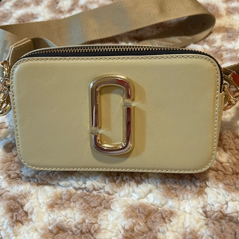 NWOT The Marc Jacobs BandoulierevCrossbody Camera Bag